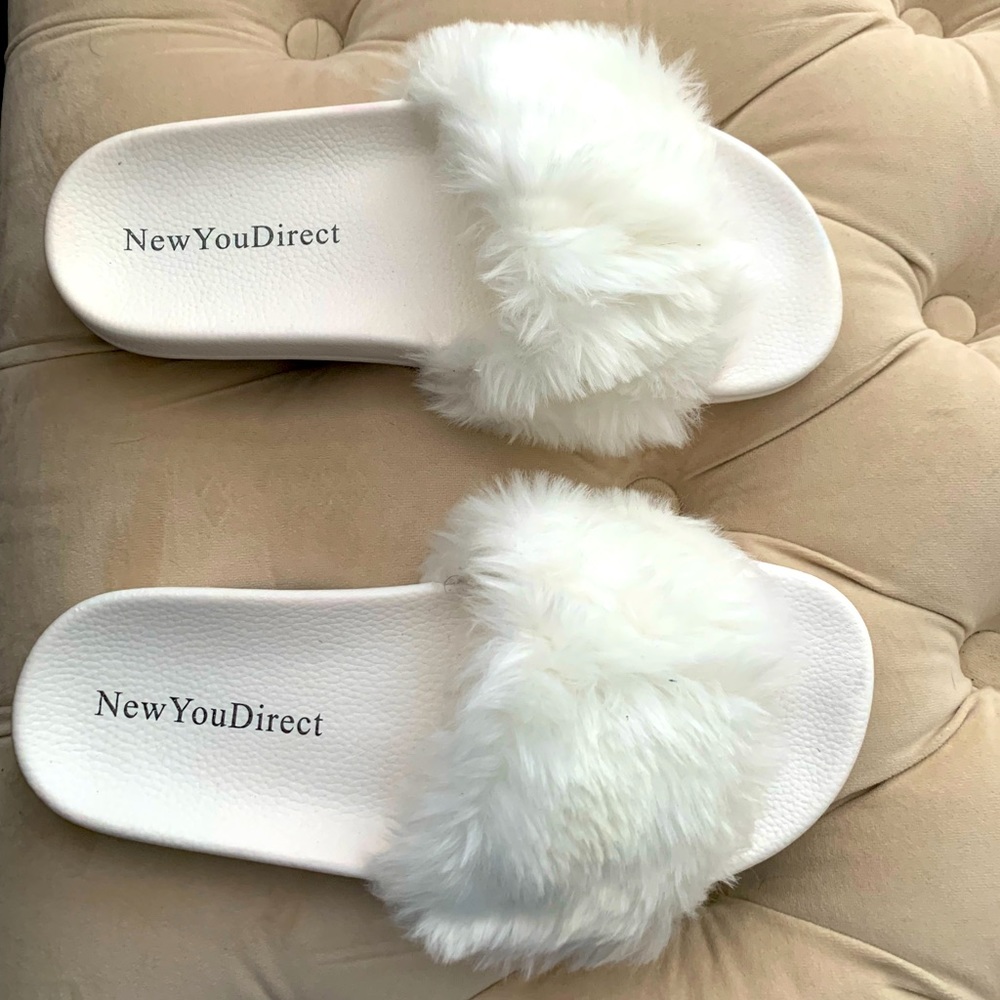 White fur slippers/sandals